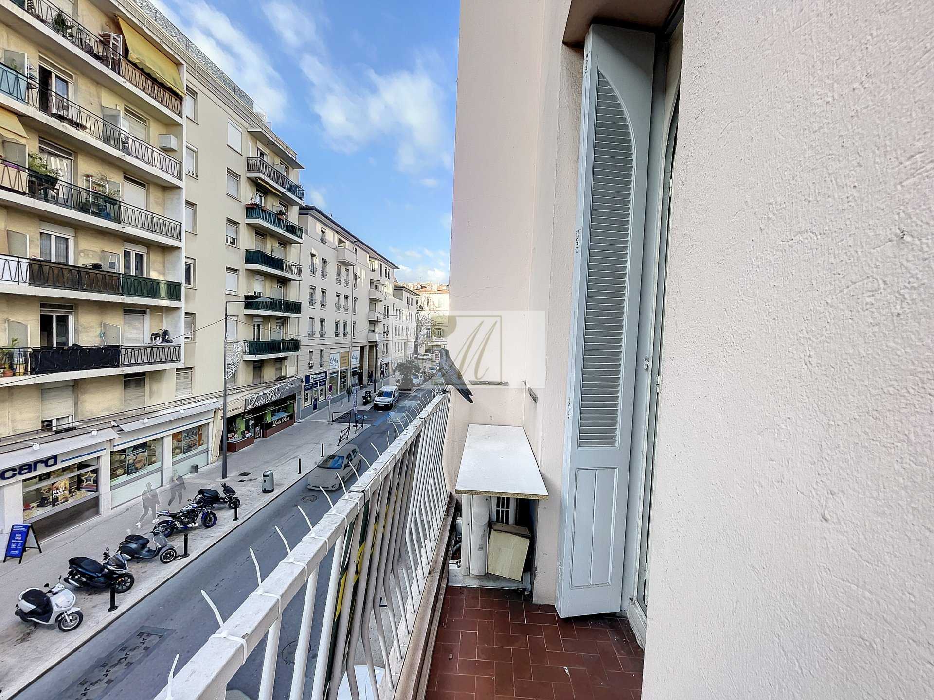 Asuinrakennus sisään Cannes, Alpes-Maritimes 11214529