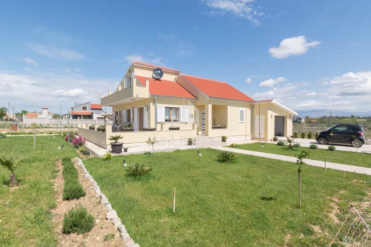 casa en Zemunik Donji, Zadarska županija 11214681