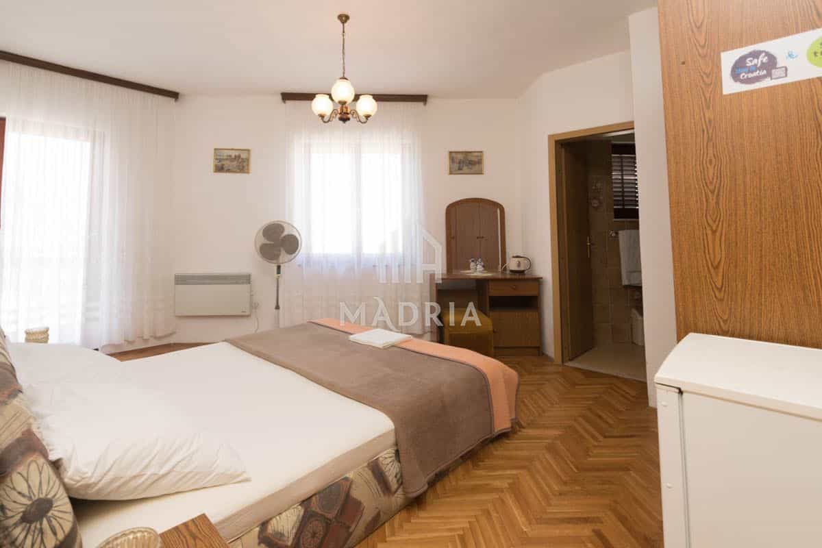 rumah dalam Donje Petrcane, Zadarska Zupanija 11214710