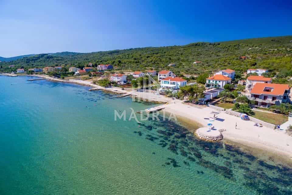 Land in Dobropoljana, Zadar County 11214737