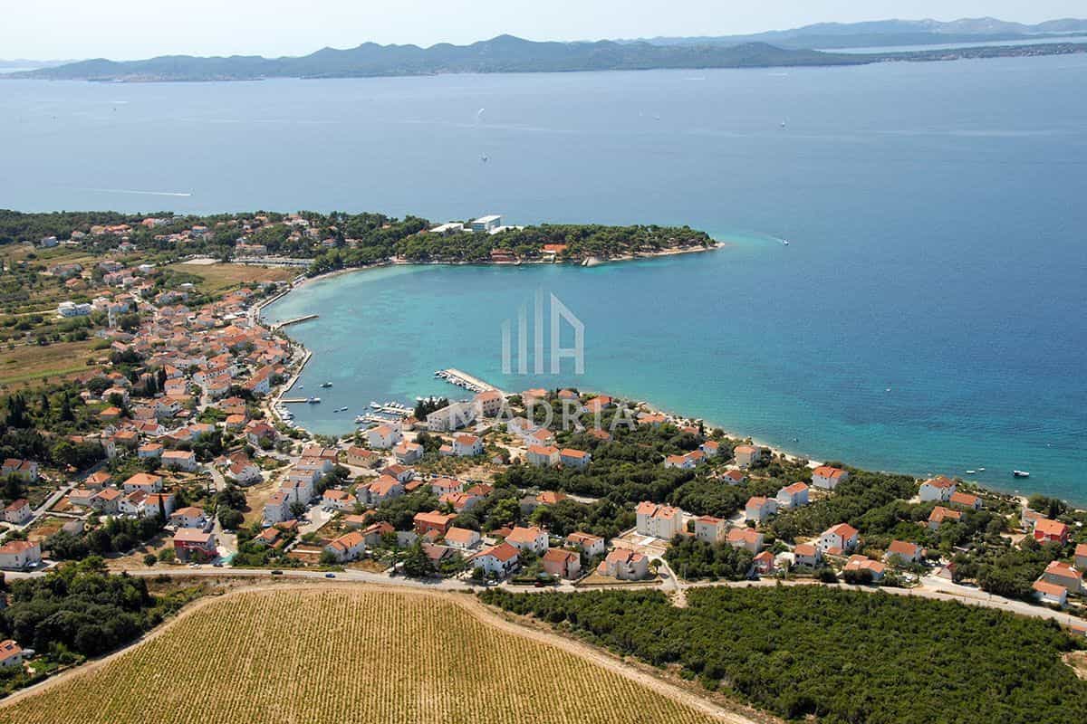 Land in Donje Petrcane, Zadarska Zupanija 11214781
