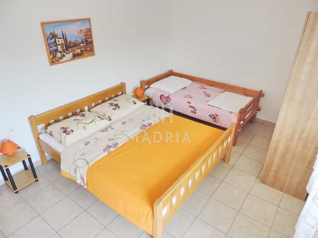 rumah dalam Donji Karin, Zadarska županija 11214822
