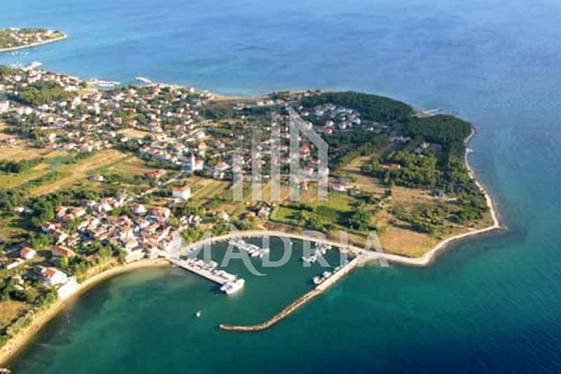 Terre dans Privlaka, Zadar County, Zadar County 11214880