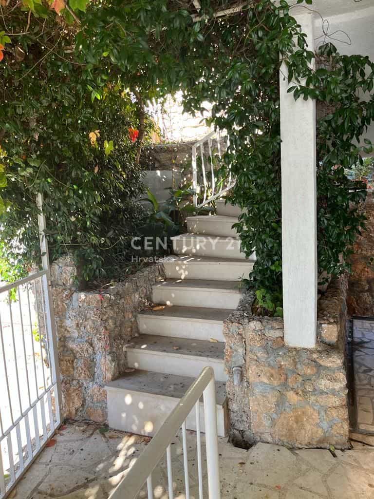 Hus i , Split-Dalmatia County 11216253