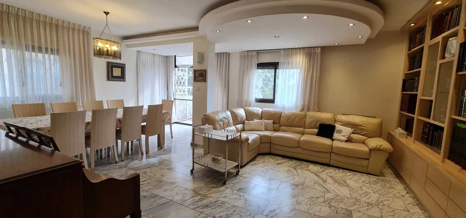 Condominium in Jerusalem, Hizkiyahu HaMelech Street 11217354