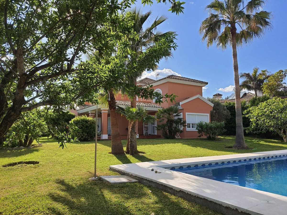 House in Estepona, Andalusia 11226155