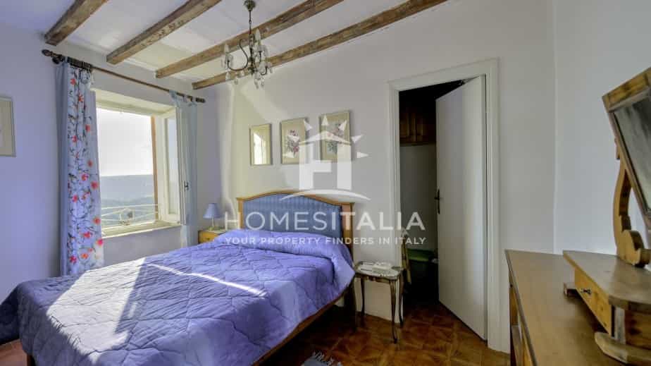 Condominium in Lubriano, Lazio 11227592
