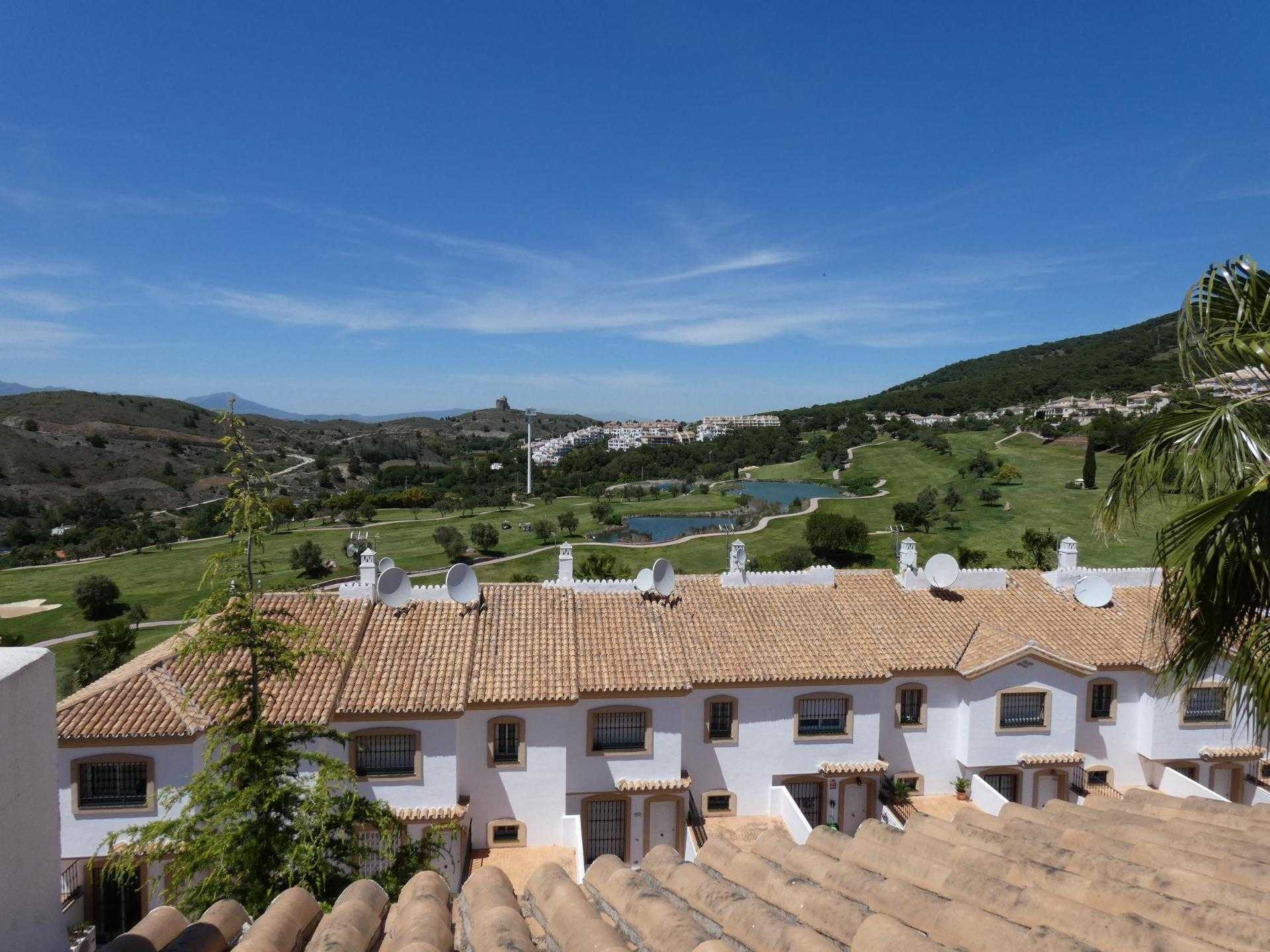 Condominium in Alhaurin el Grande, Andalusië 11234378