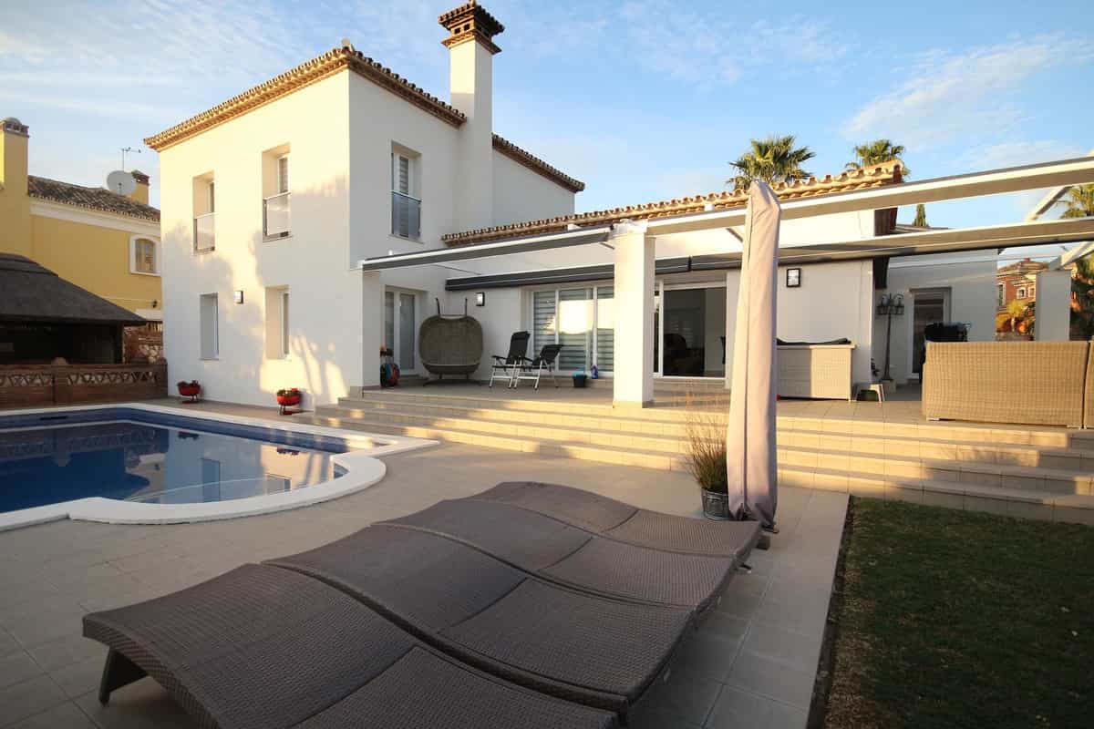 House in Fuengirola, Andalusia 11238924