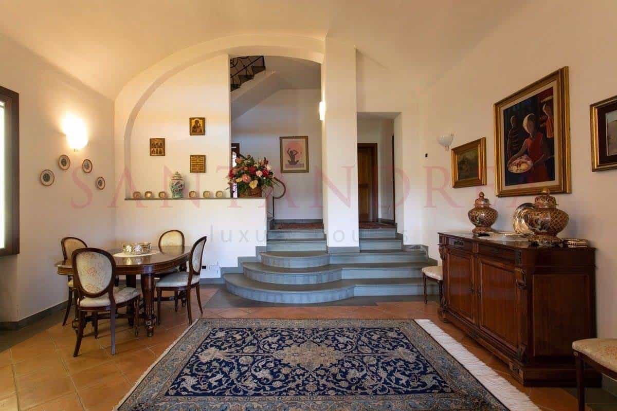 House in Siena, Tuscany 11242019