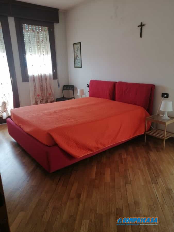 Condominium in Casale di Scodosia, Veneto 11264044