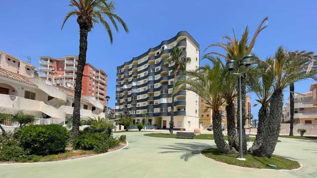 Condominium in Playa de los Nietos, Murcia 11268920