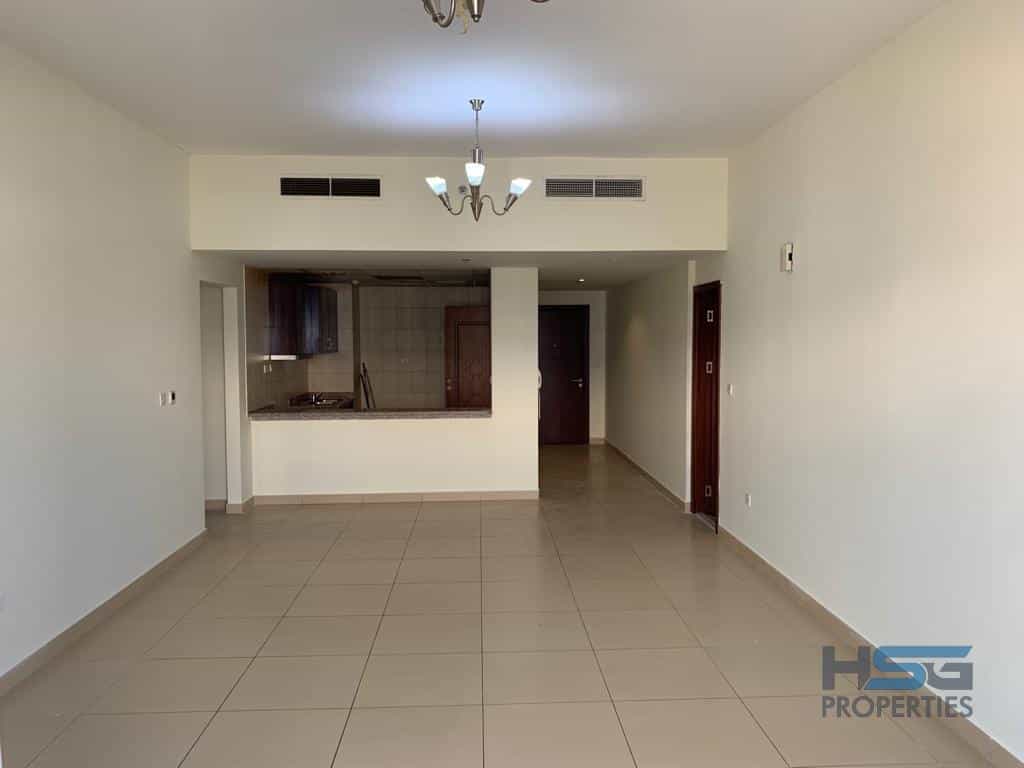Condominium in Warisan, Dubayy 11274644