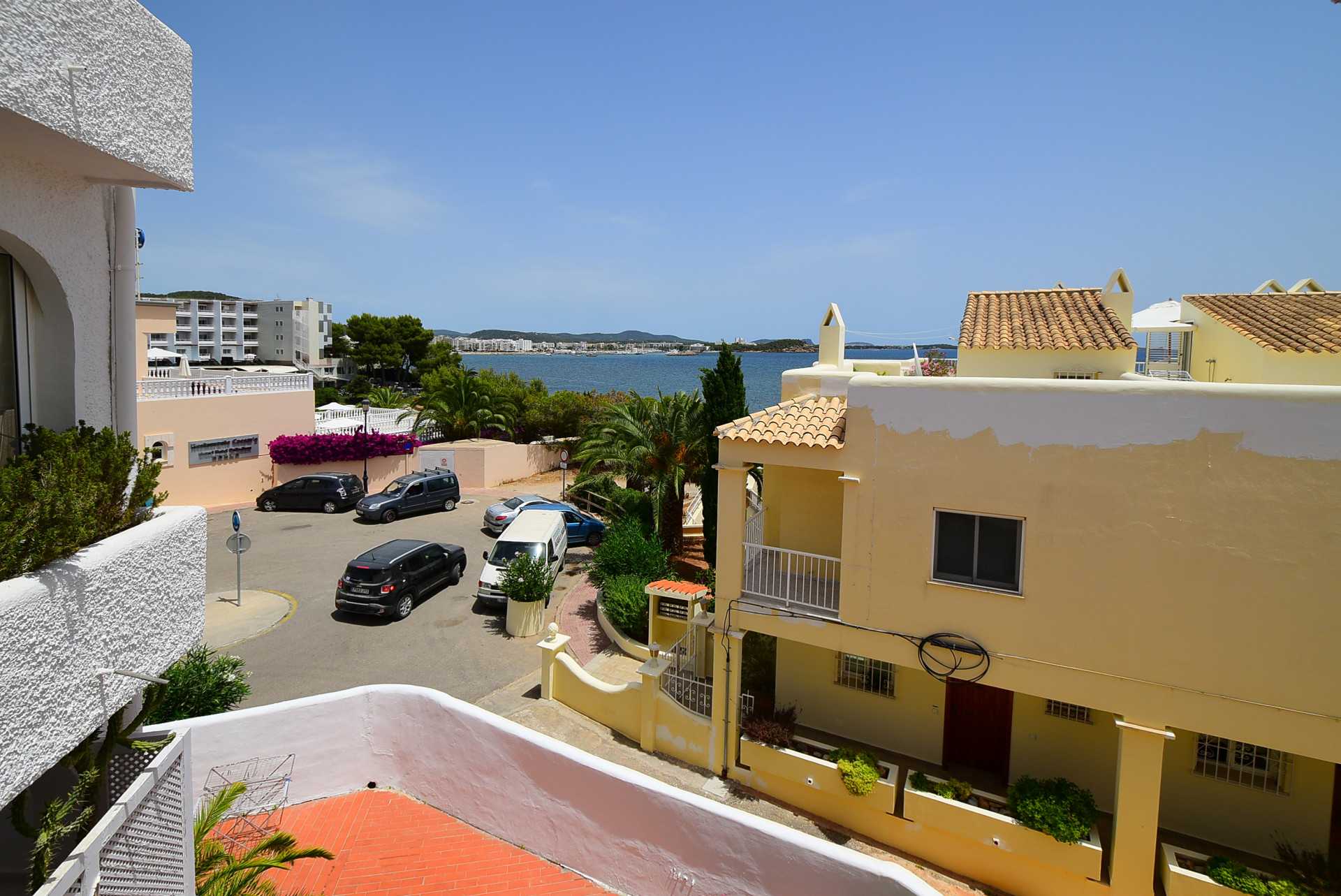 Condominium in Santa Eulalia del Rio, Balearic Islands 11274757