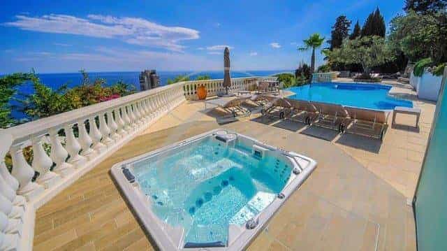 Condominium in Beausoleil, Provence-Alpes-Cote d'Azur 11276585