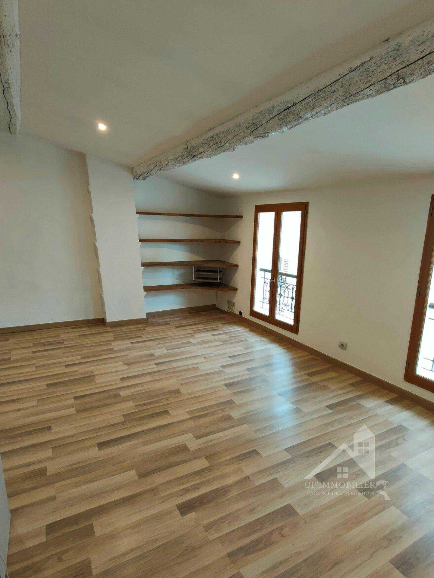 Condominium in Ollioules, Provence-Alpes-Cote d'Azur 11276843