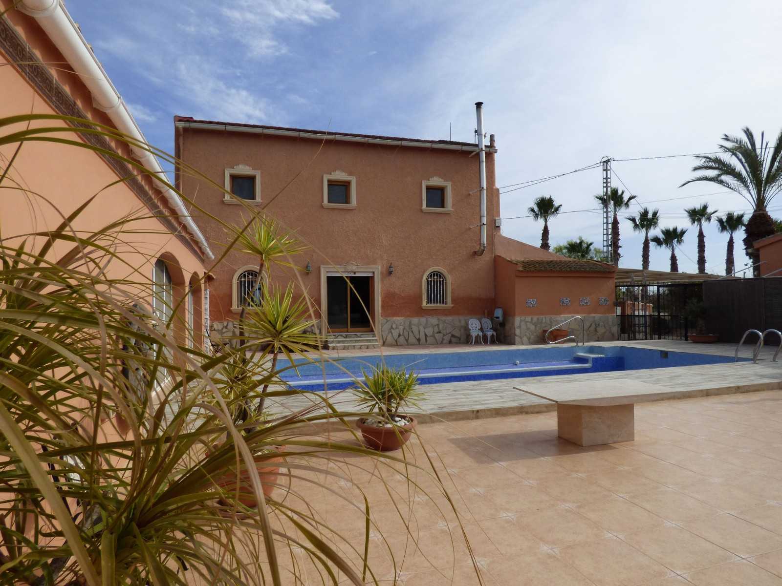 بيت في Crevillente, Comunidad Valenciana 11277228