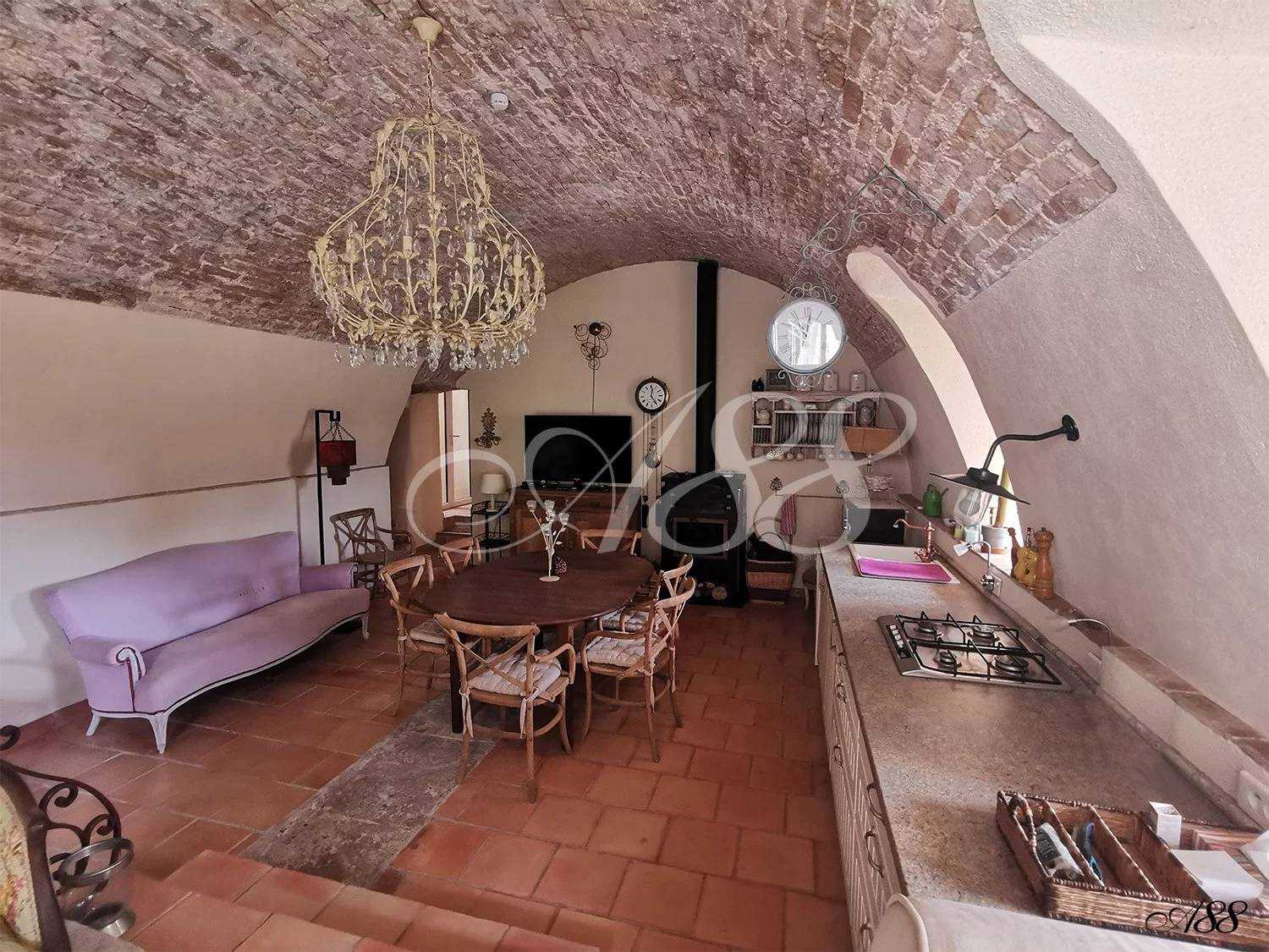 Hus i Trans-en-Provence, Provence-Alpes-Cote d'Azur 11279564