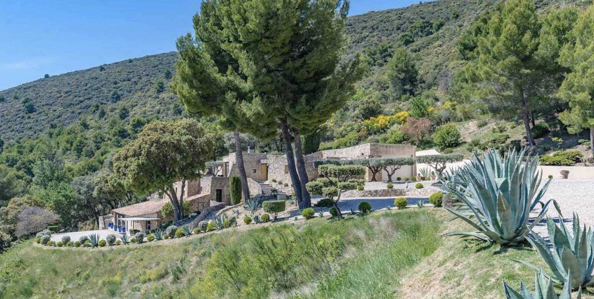 Talo sisään Lourmarin, Provence-Alpes-Cote d'Azur 11279579