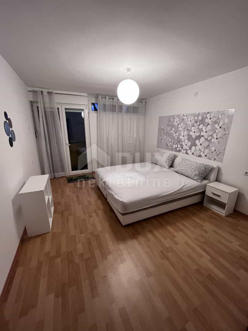 Condominium dans Podvezica, Primorsko-Goranska Zupanija 11288484