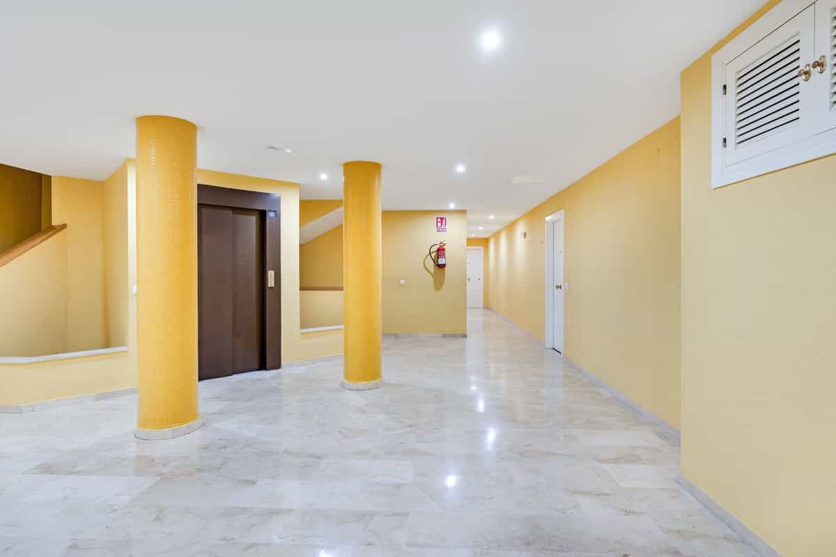 Condominium dans San Luis de Sabinillas, Andalousie 11291650