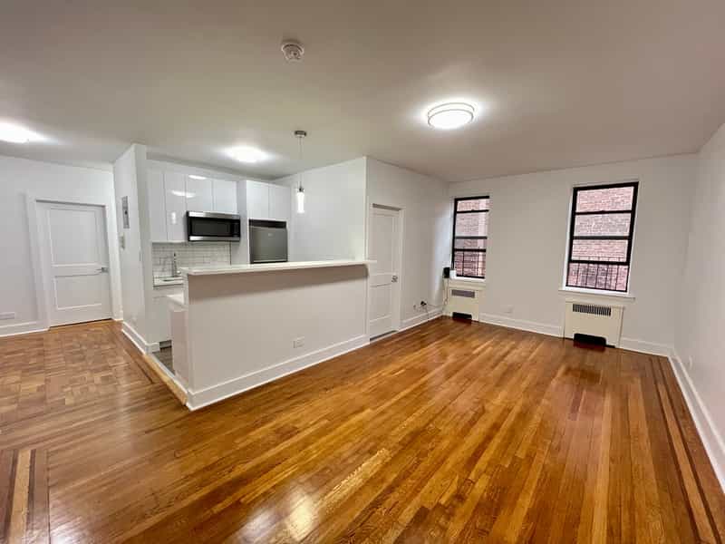 Condominium in Brooklyn Manor, New York 11296601