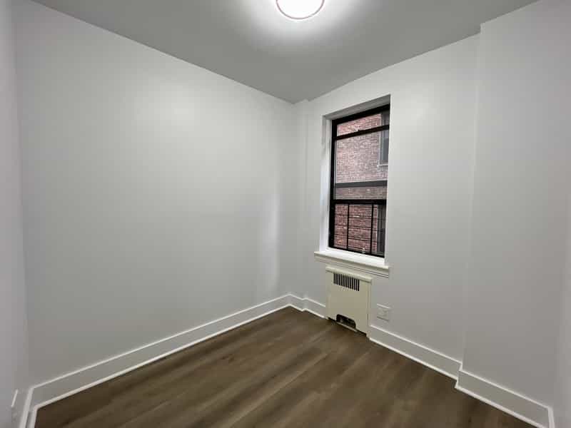 公寓 在 布鲁克林庄园, 纽约 11296601