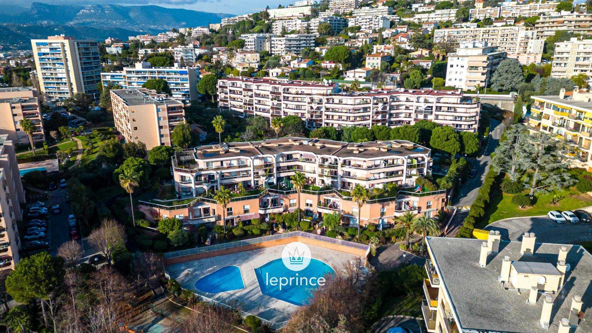 Condominium in Nice, Alpes-Maritimes 11296676