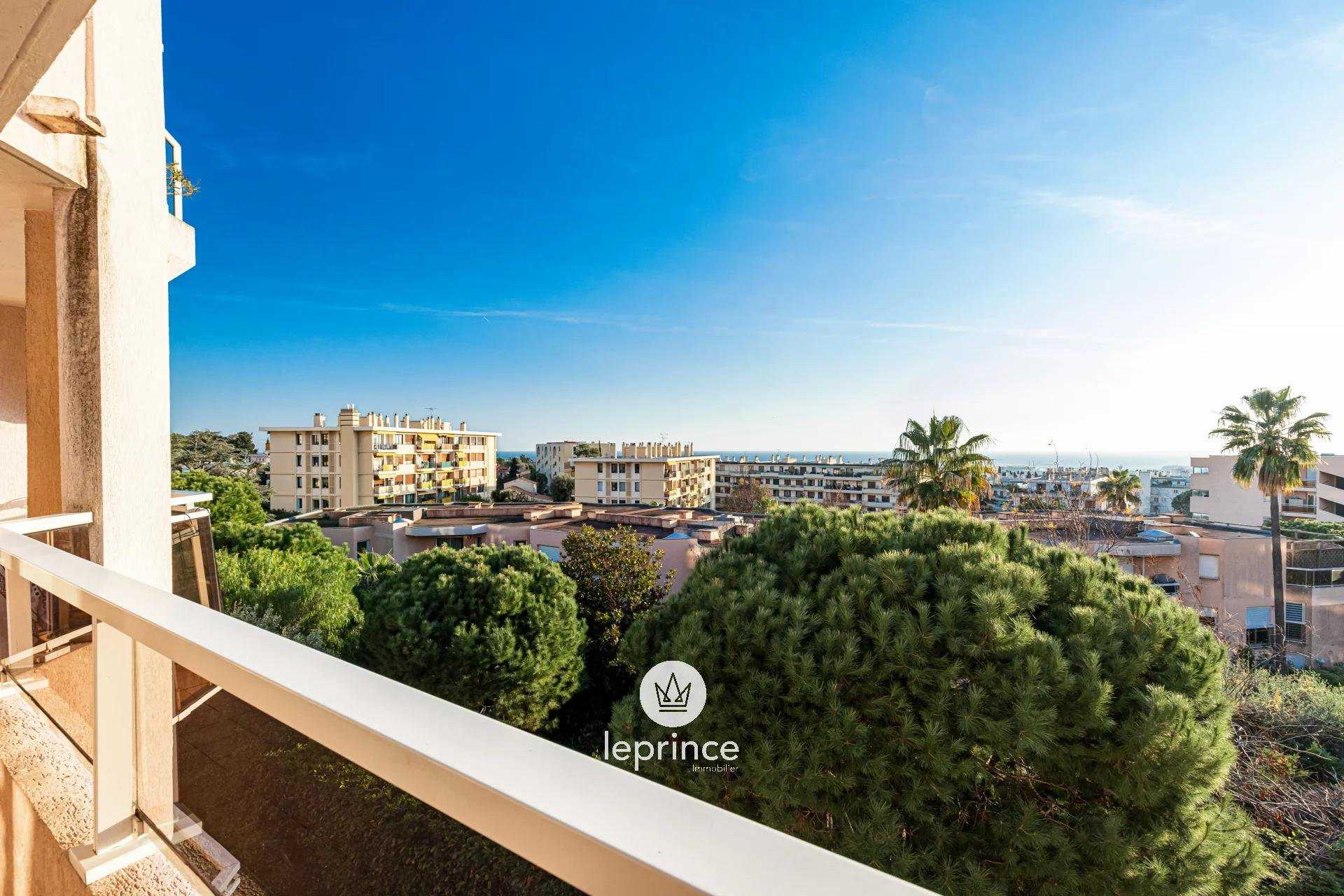 Condominium in Nice, Alpes-Maritimes 11296676