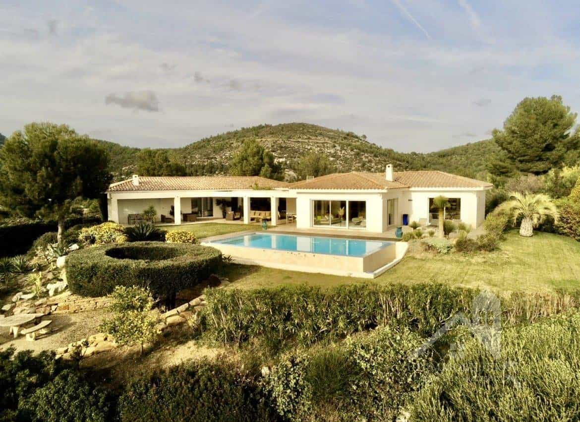 Huis in Ollioules, Provence-Alpes-Cote d'Azur 11296747
