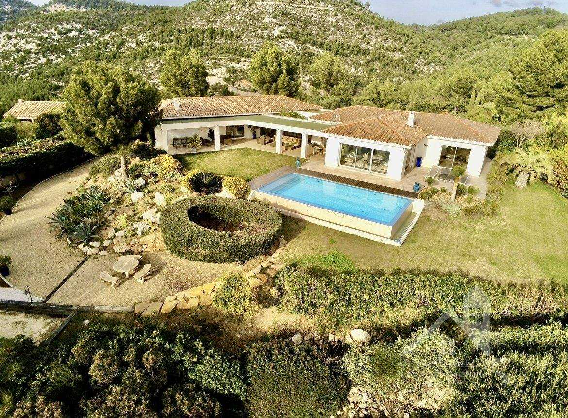 Huis in Ollioules, Provence-Alpes-Côte d'Azur 11296747