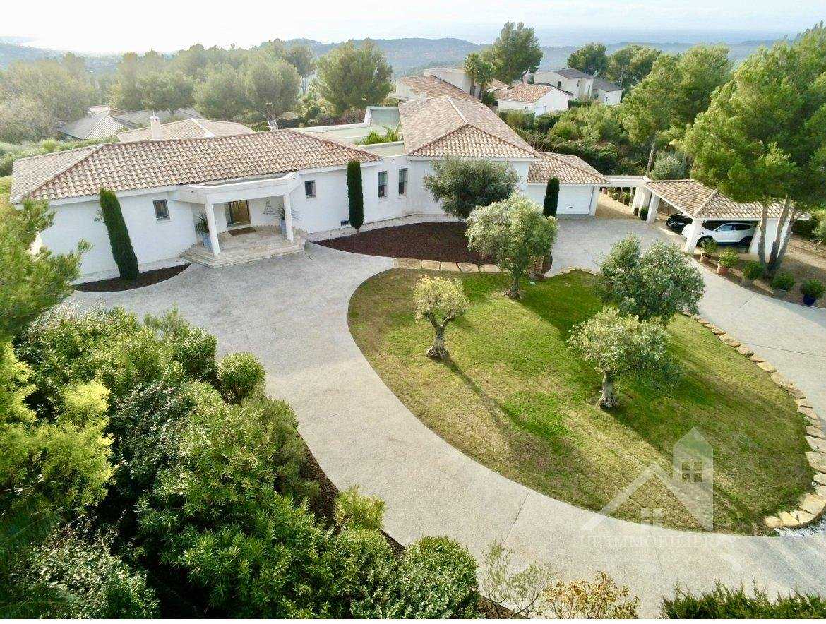 房子 在 Ollioules, Provence-Alpes-Cote d'Azur 11296747