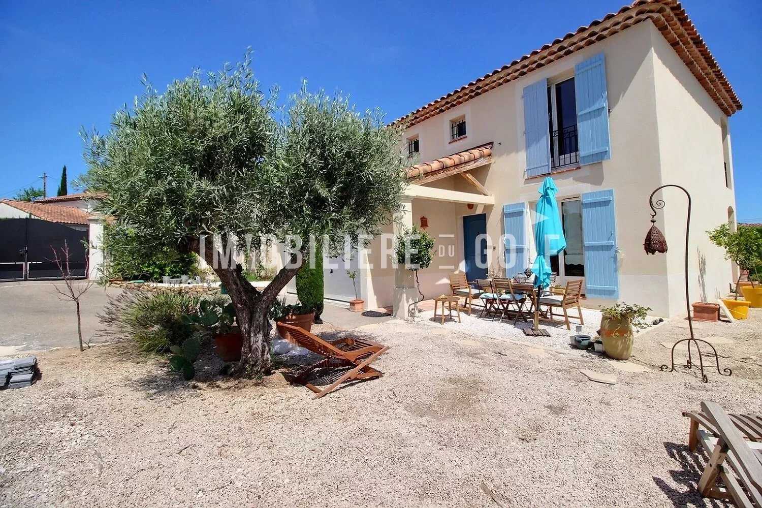 Hus i Saint-Jerome, Provence-Alpes-Cote d'Azur 11299377