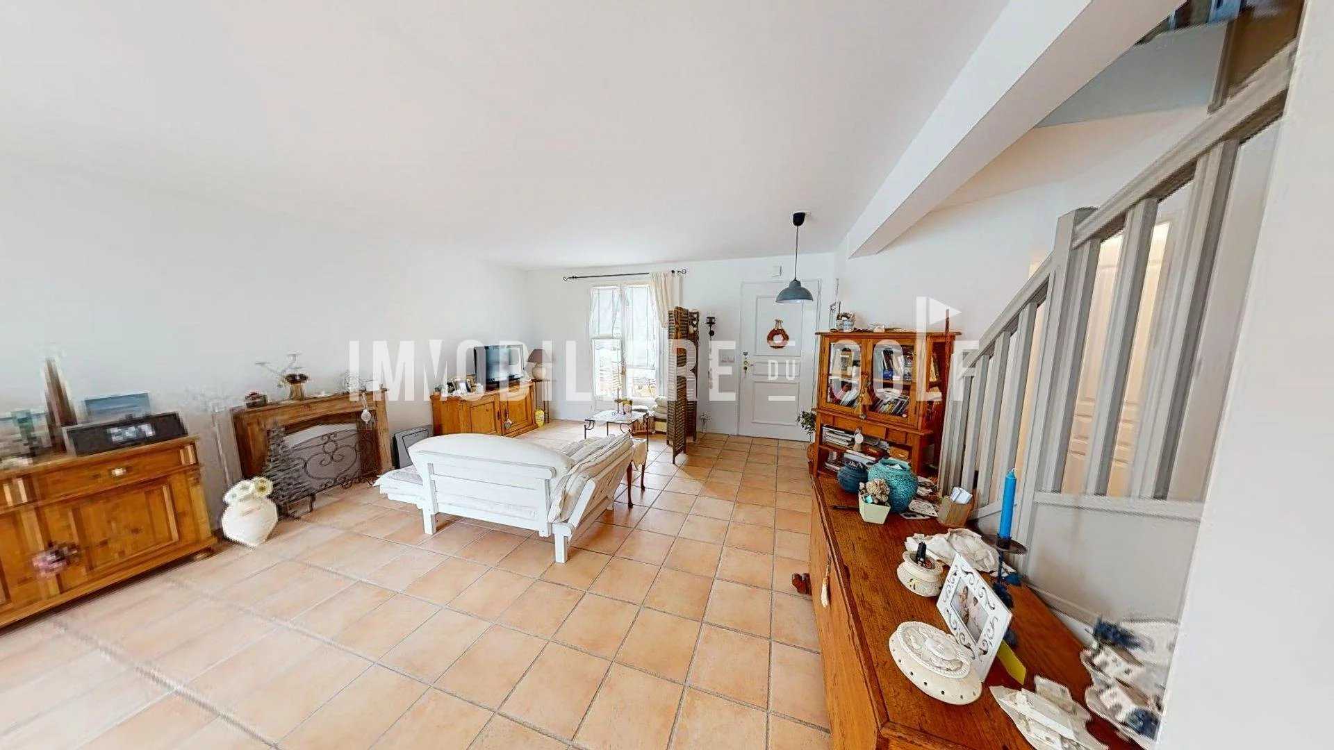 Rumah di Saint-Jerome, Provence-Alpes-Cote d'Azur 11299377