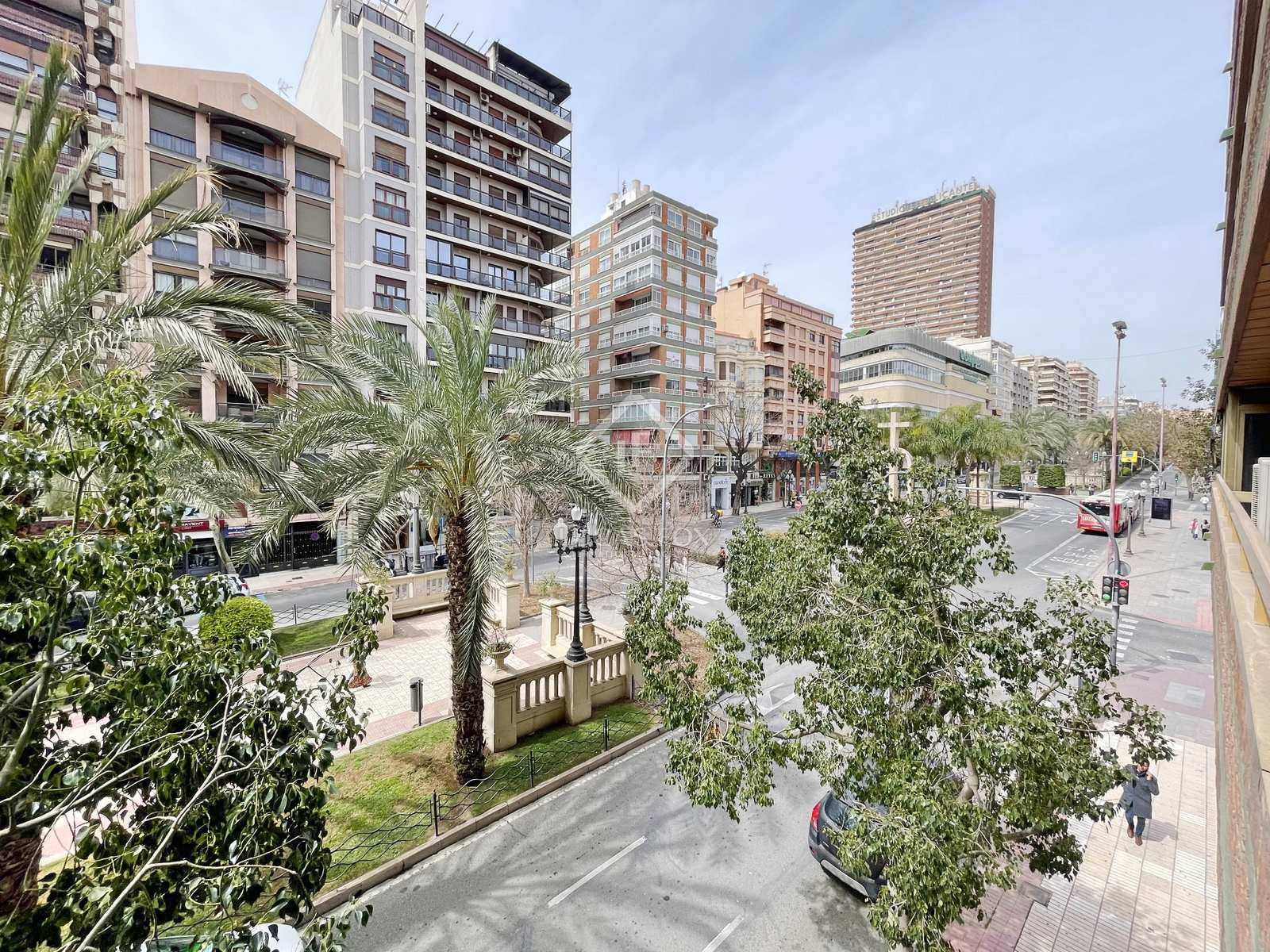 Condominium in Alicante, Valencian Community 11303248