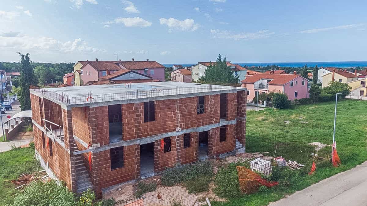 Condominium in Novigrad, Istarska Zupanija 11303281