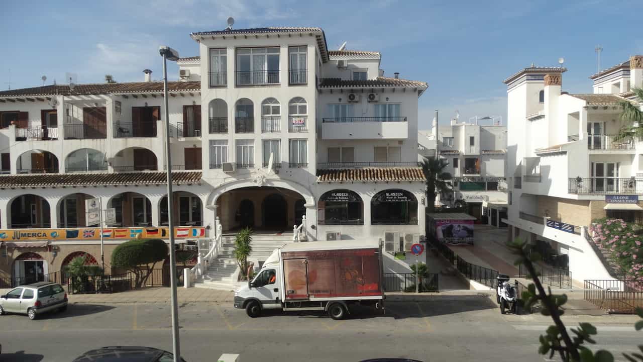 Condominium in Orihuela, Comunidad Valenciana 11305764