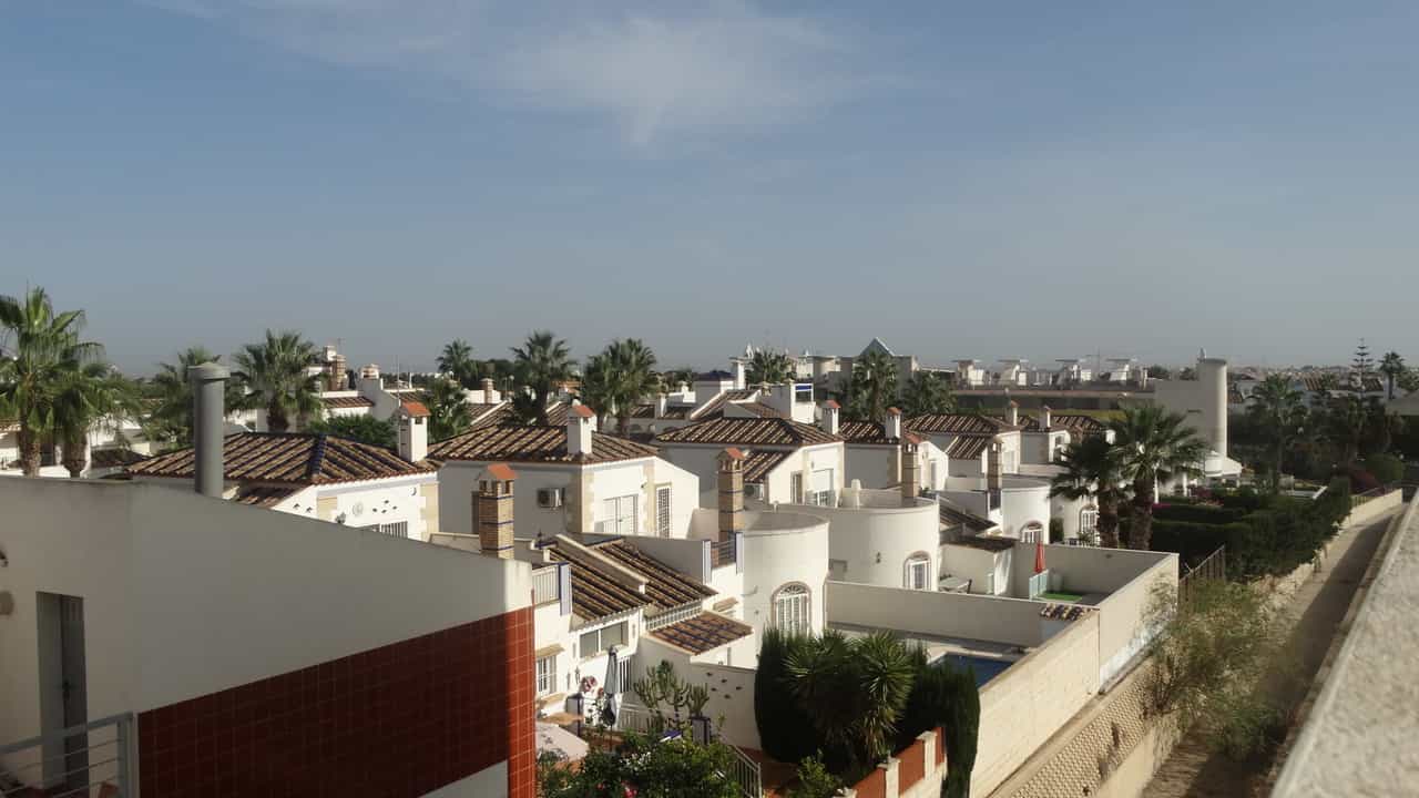 Condominium in Orihuela, Comunidad Valenciana 11305764