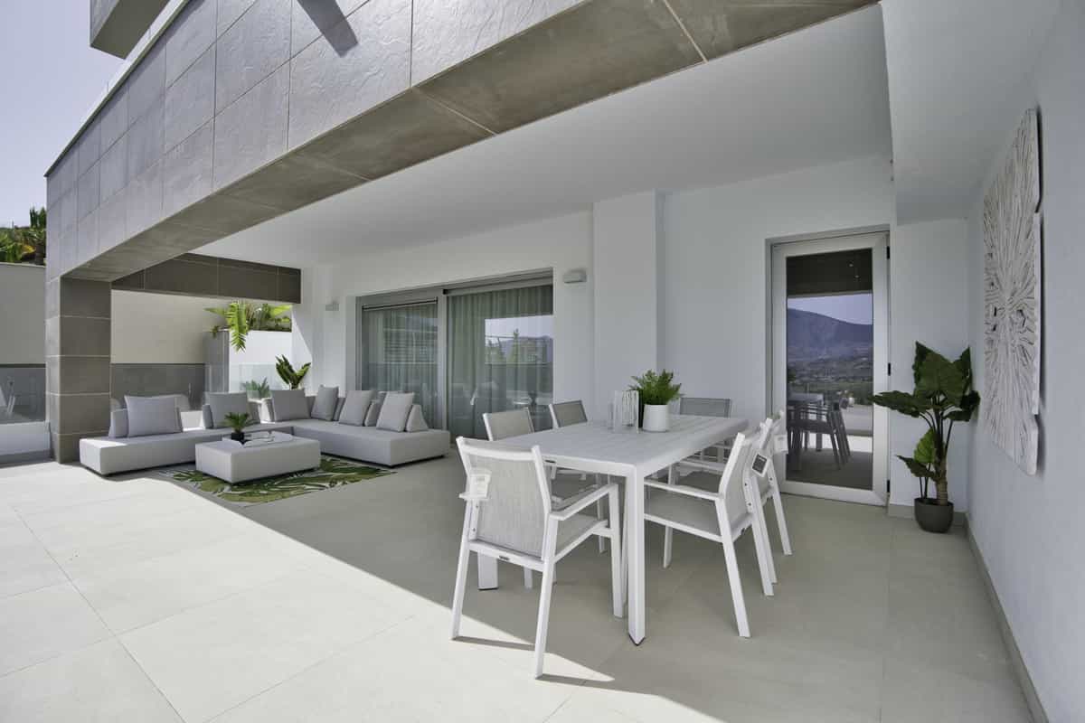 Condominium in Fuengirola, Andalusia 11307356