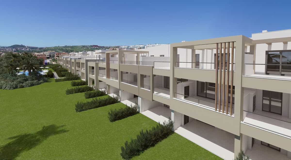 Condominium in San Luis de Sabinillas, Andalusia 11309811