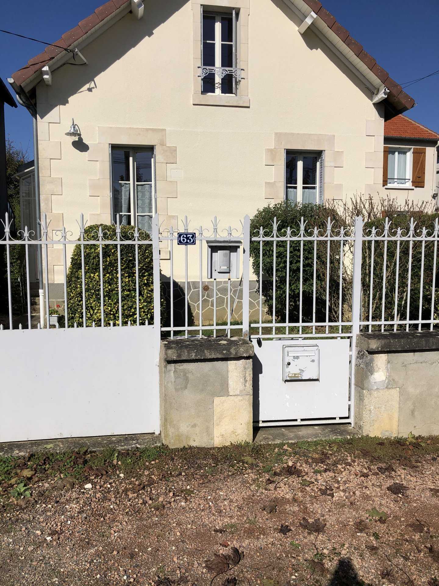 σπίτι σε La Charité, Bourgogne-Franche-Comte 11313200