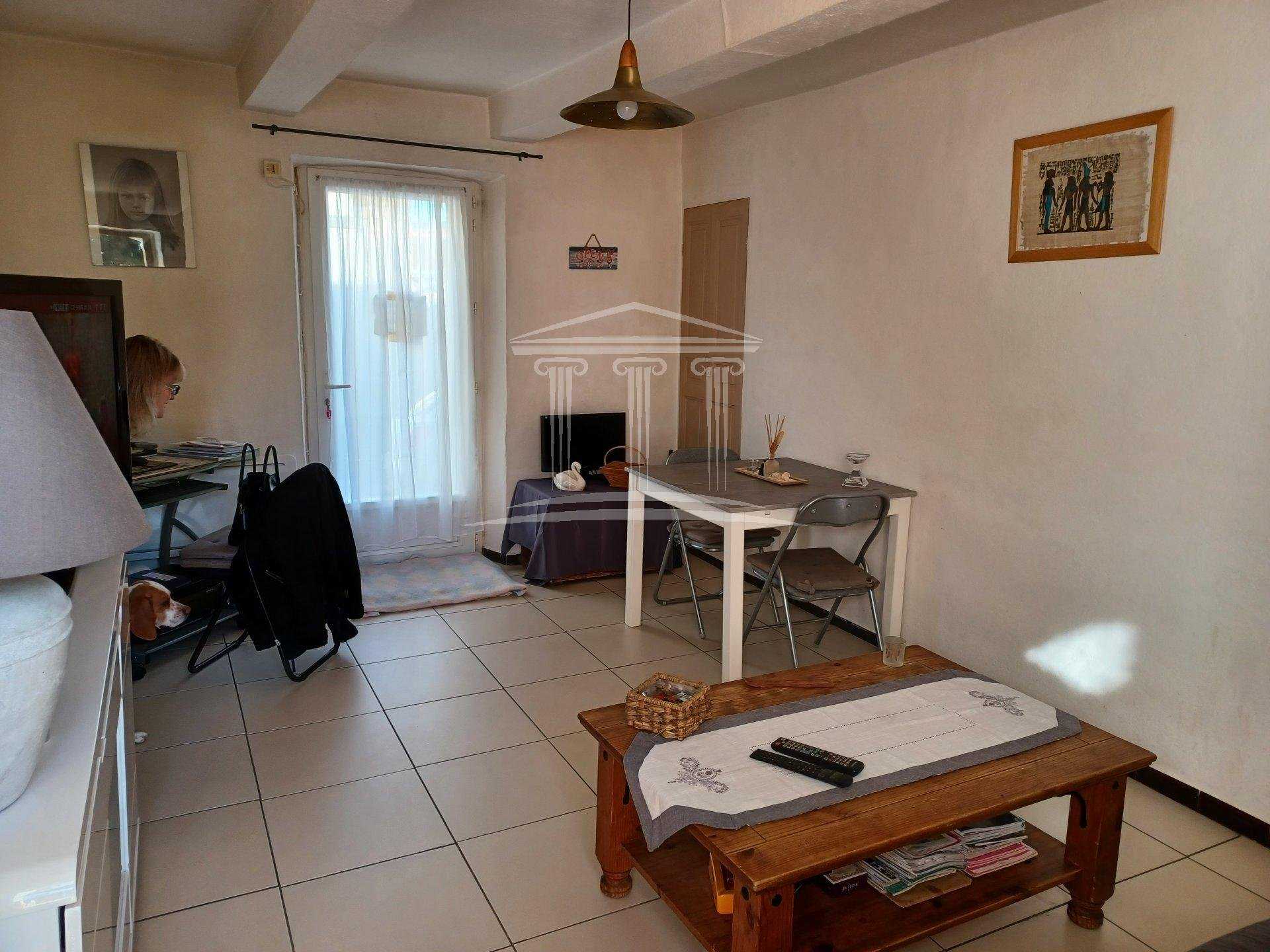 Useita taloja sisään Sorgues, Provence-Alpes-Cote d'Azur 11314648