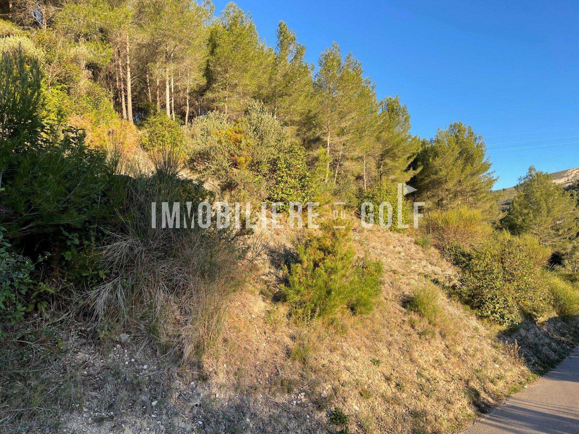 Land in La Treille, Provence-Alpes-Cote d'Azur 11314695
