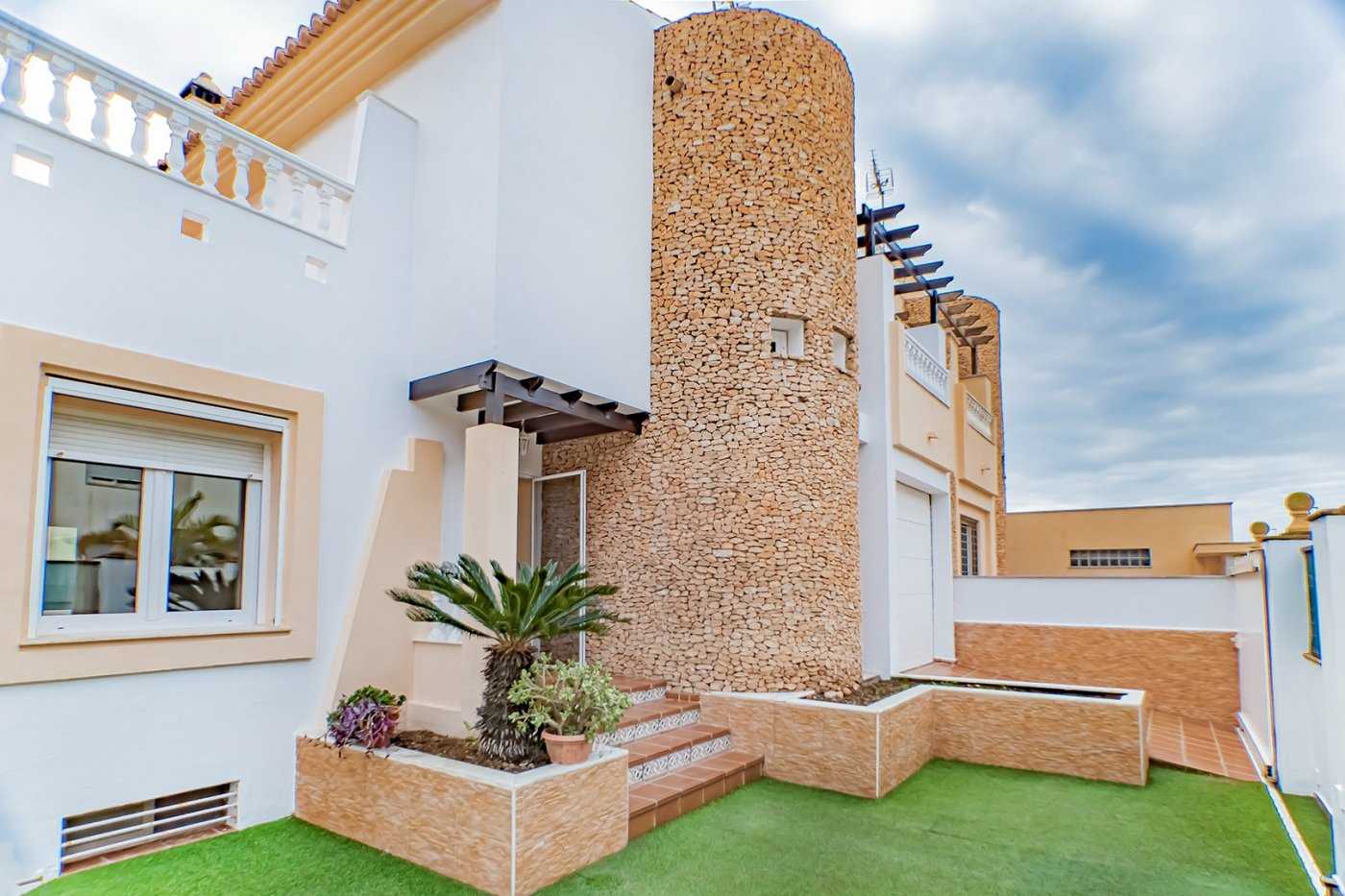 House in Roquetas de Mar, Andalucía 11320634