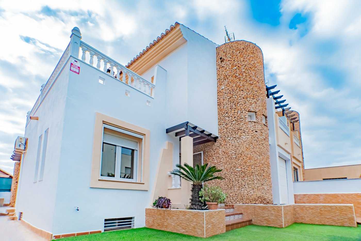 House in Roquetas de Mar, Andalucía 11320634