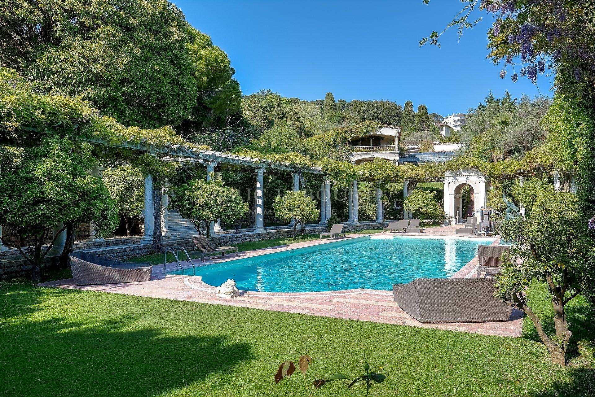 House in Cannes, Provence-Alpes-Cote d'Azur 11321108