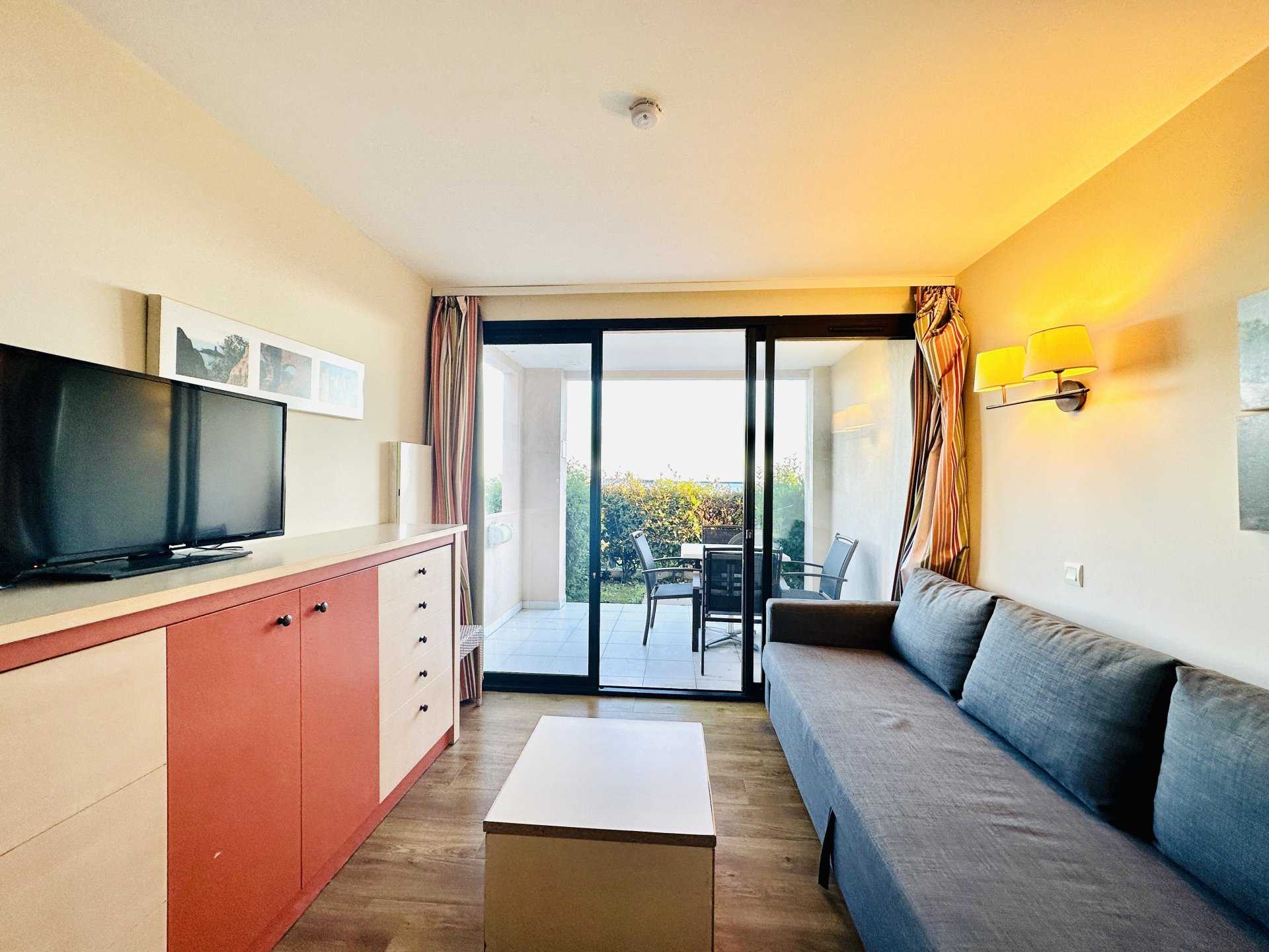 Condominium in La Bocca, Provence-Alpes-Cote d'Azur 11321110