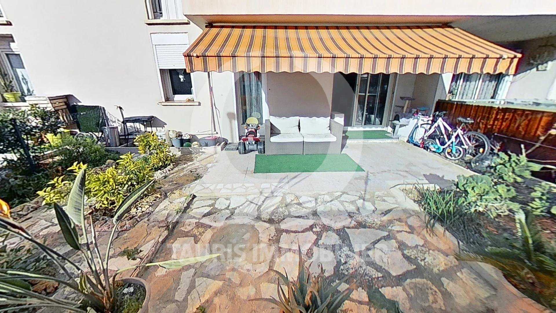 Condominium in Aubagne, Provence-Alpes-Cote d'Azur 11321559