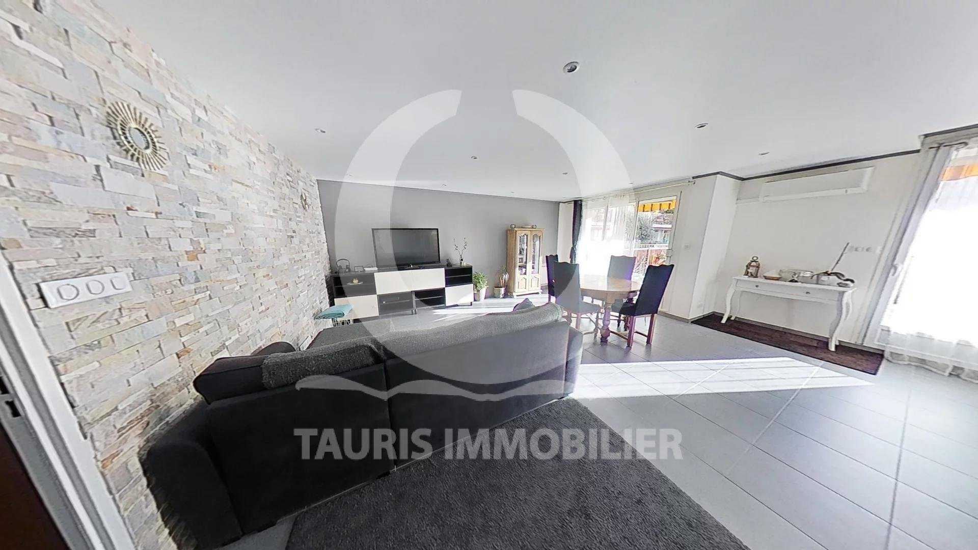 Condominium in Aubagne, Provence-Alpes-Côte d'Azur 11321559