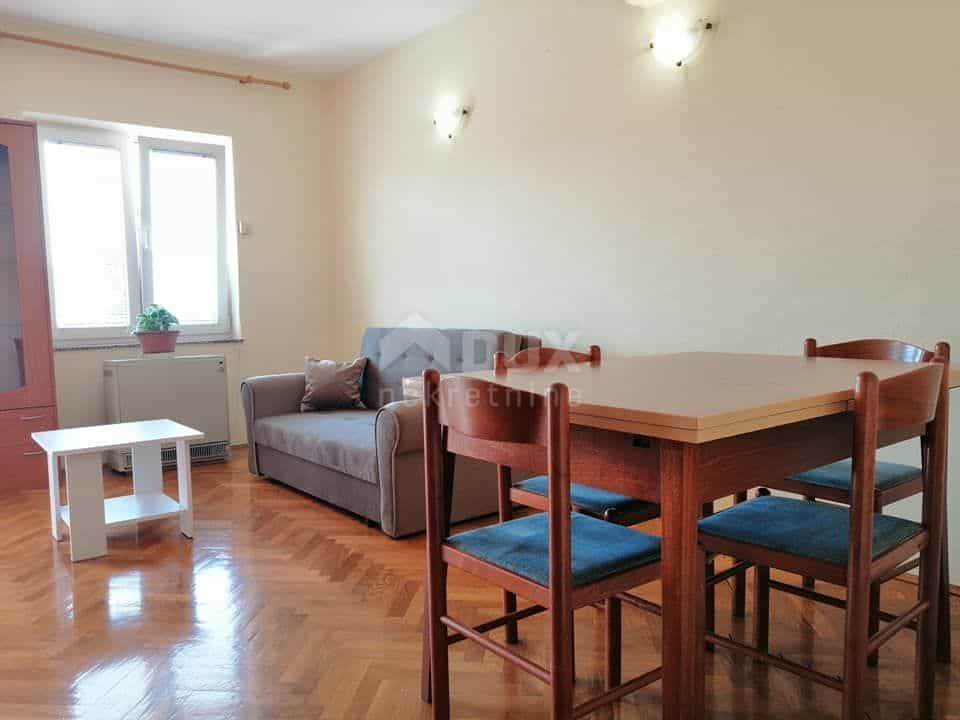 Condominium in Jušići, Matulji, Primorje-Gorski Kotar County 11321759